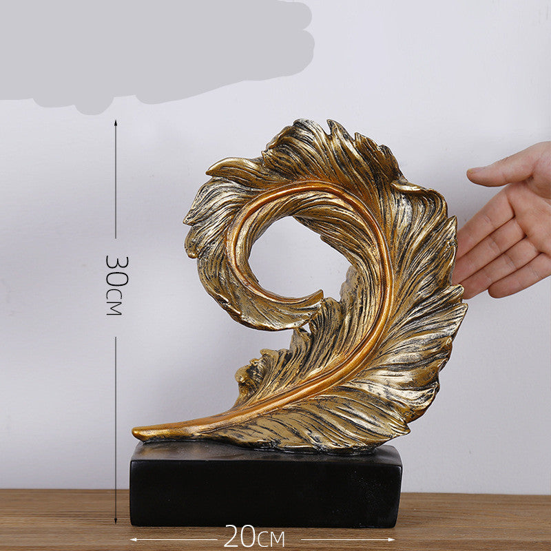 Decorazione artigianale in resina dorata