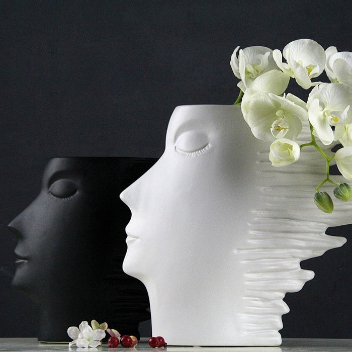 Vase décoratif en céramique profilé