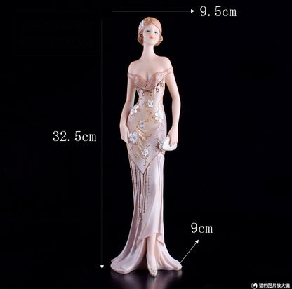 Sculpture de femme élégante 